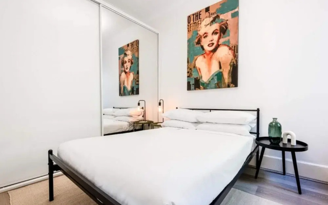 Contemporary 2-bed House in Trendy Enmore