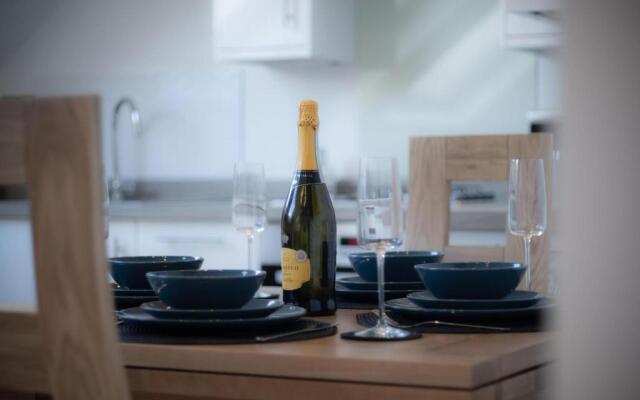 Skylark - 2 Bedroom Apartment - Tenby