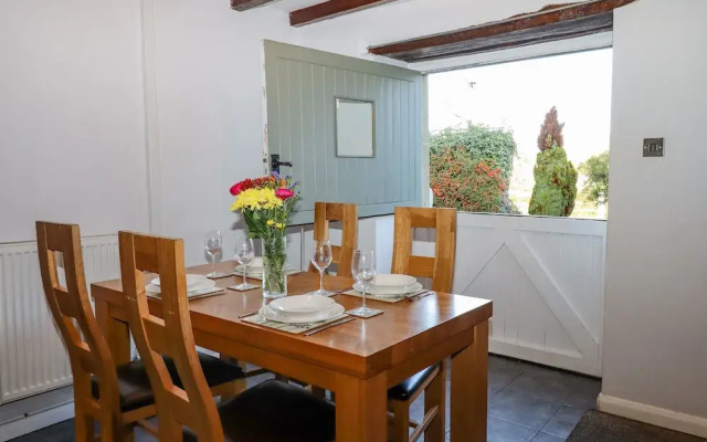 Oak Leaves Cottage