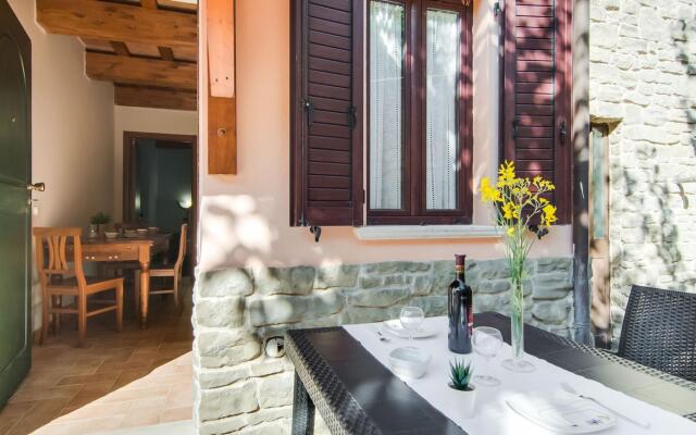 Agriturismo in the Appenines with Covered Swimming Pool & Hot Tub