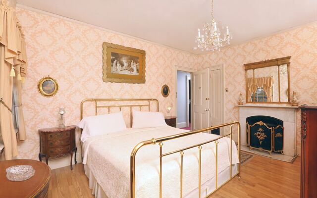 The old Court bed and Breakfast