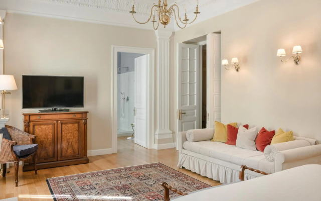 Noble Suites