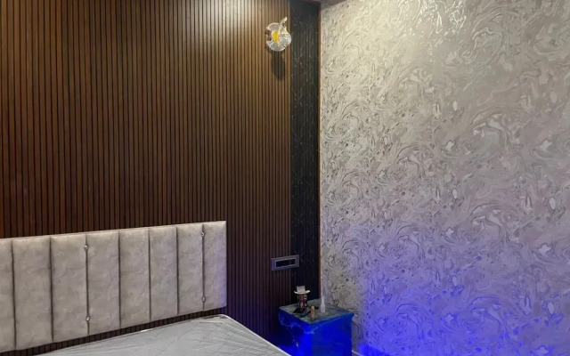 Om Nilay Paying Guest House By GRB