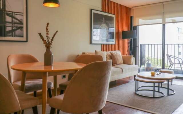 w Fascinating 1BR With Balcony in Miraflores