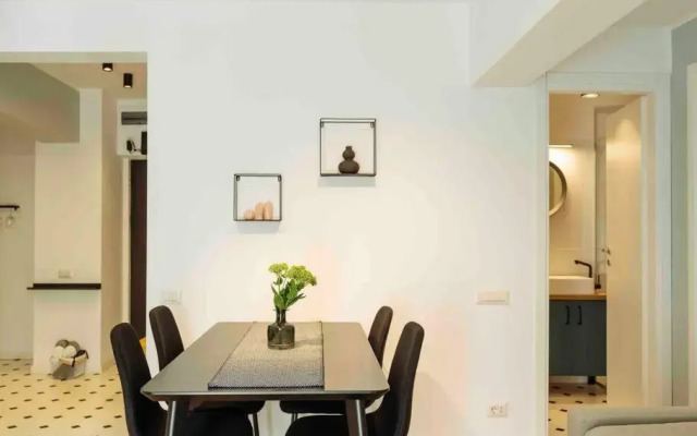 Bright 2BR Apartment - Top Location - City Balcony