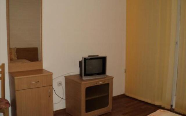 Meni Apartments And Guest Rooms