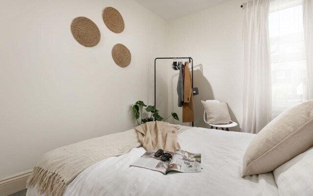 Host Stay Turret Grove
