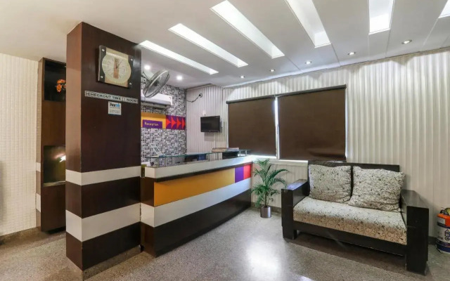Oyo 32589 Sky Hotel