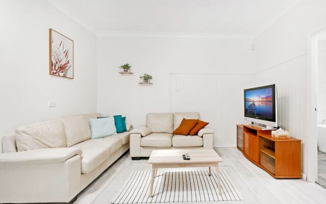 Fairfield 3 Bedroom House with PARKING