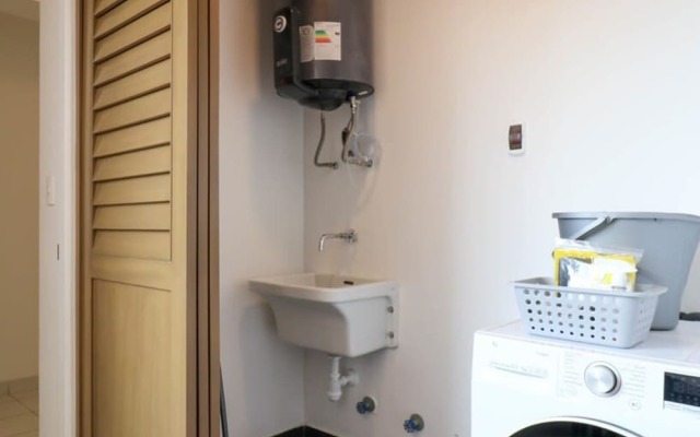 w Amazing 3BR With Balcony in Miraflores