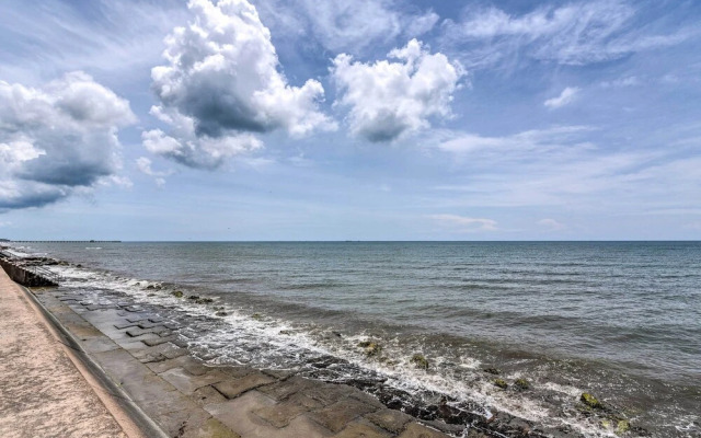 Balcony & Community Pool Deck: Condo in Galveston