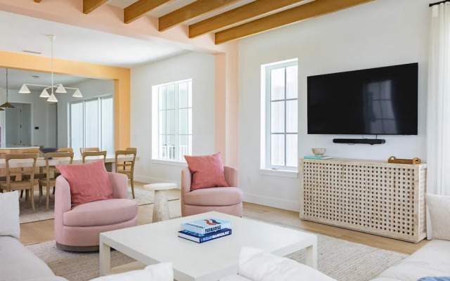 New Waterfront Home - Dreamside House