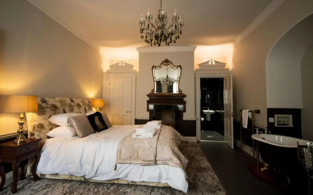 East Walls Hotel