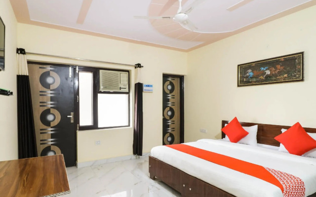 Akash Guest House by OYO Rooms