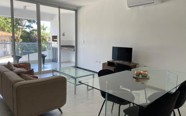 Hermoso departamento con piscina y estacionamiento