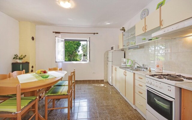 Awesome Home in Sucuraj With Wifi and 2 Bedrooms