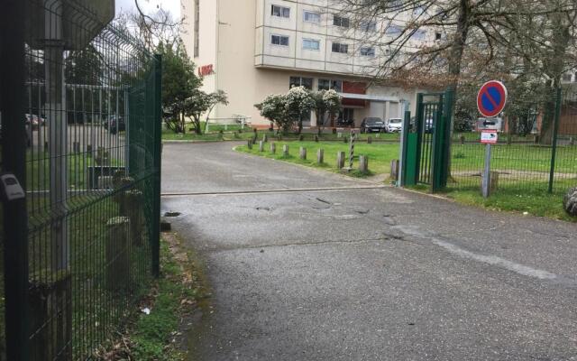 Appartement design tout confort (parking gratuit)