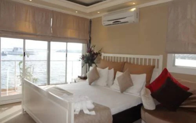 Jawhara Floating House