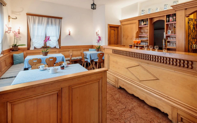 Hotel Al Larin