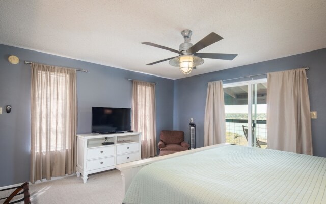 Lakeside Villa by RedAwning