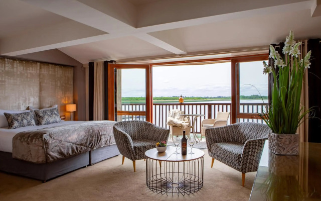 Wineport Lodge