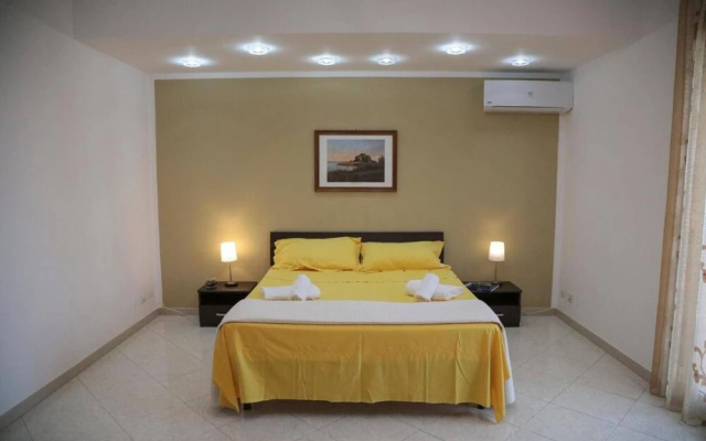Spacious 4 Bedroom Apartment With Terrace And View