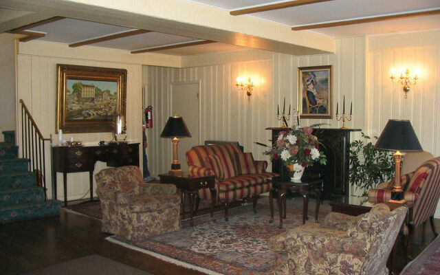 Inn At The Beeches