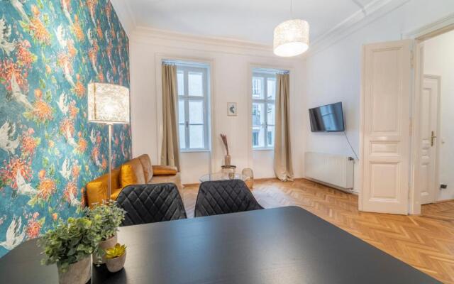 Flying Crane Apartment near Mariahilferstraße