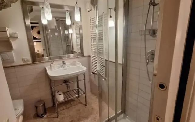 Cozy & Charming Florentine Hideaway