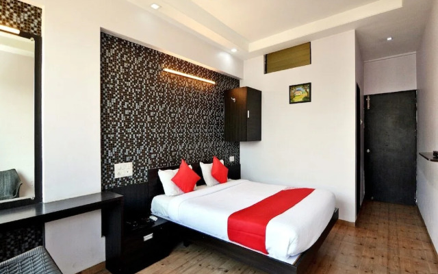 Hotel Majestic Deluxe Lodging by OYO Rooms