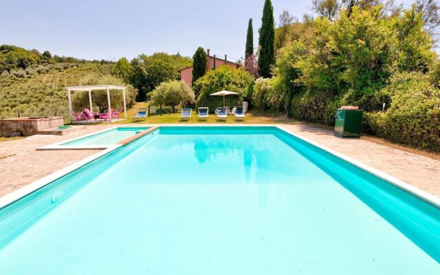 Majestic Farmhouse in San Vivaldo with Swimming Pool