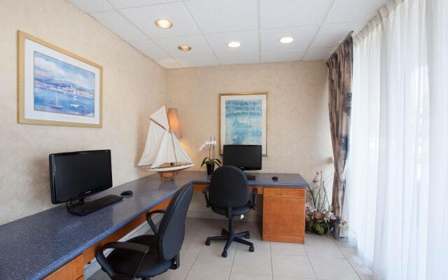 Travelodge by Wyndham Monterey Bay