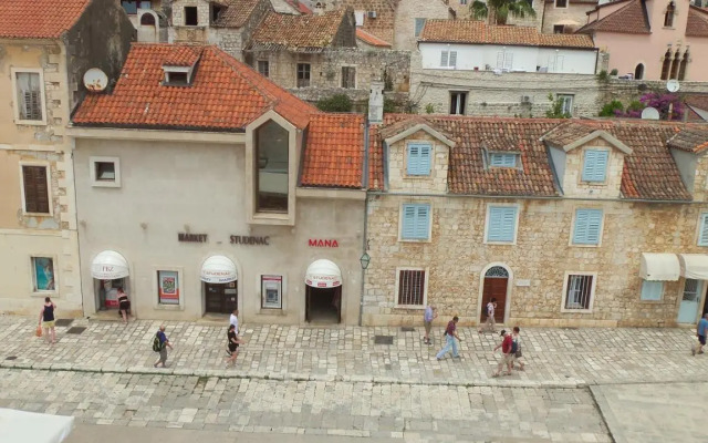 Takoma Hvar