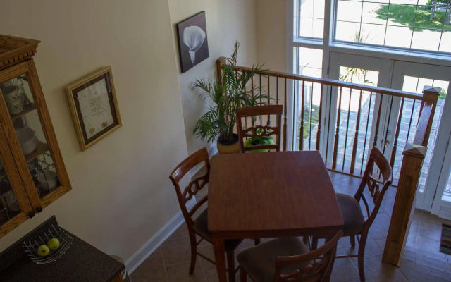 Genelle House B&B Guest House