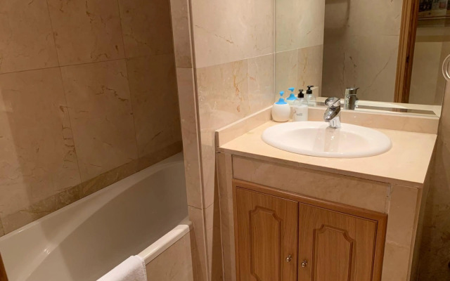 Apartamentos Suites Torr Av América - López de Hoyos