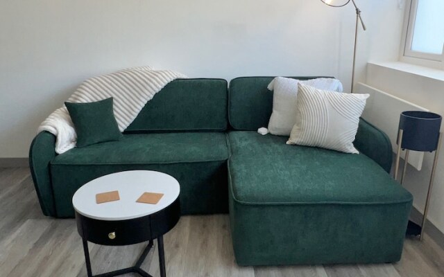 City Centre 1-bed Apartment in Preston With Sky