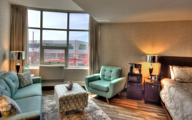 Lonsdale Quay Hotel