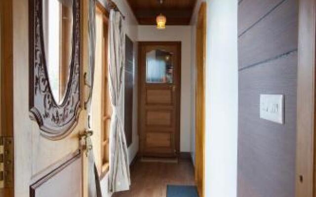 Abad Premium House Boat