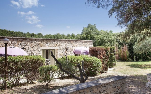 Neat Holiday Home With AC, 3 km. From the Center of Gordes