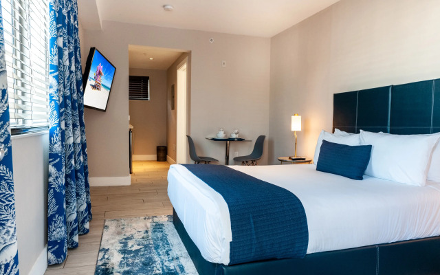 Waterside Hotel and Suites