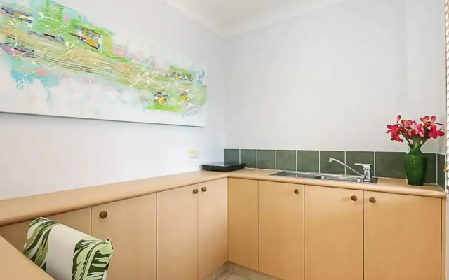 Classy 3 Bedroom Apartment by the Beach