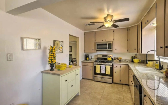 Bakersfield City Home w Patio and Garden