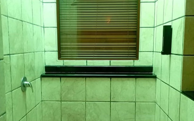 Alpine LXPD Water Chalet