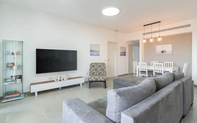 Modern Comfort Escape by Sea N' Rent