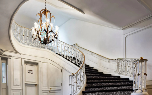 Tarrytown House Estate