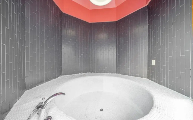 AMI Boutique Hotel