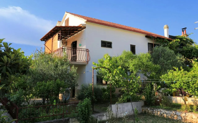 Apartments with a parking space Okrug Gornji, Ciovo - 1107