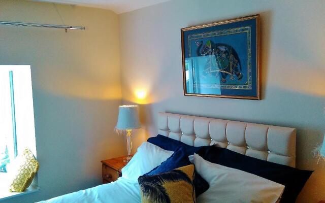 Pen-Y-Bont Hotel
