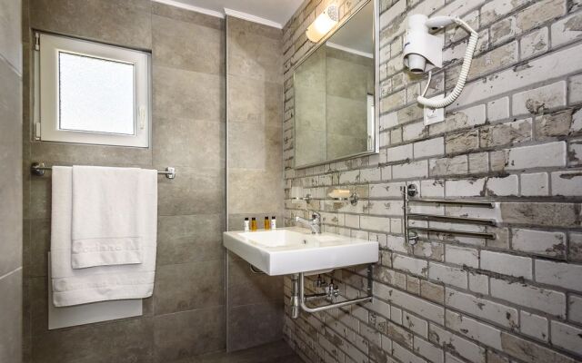 Kalamaki Mare Suites