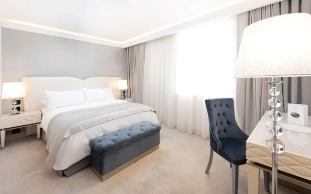 Tresor Le Palais Timisoara, Curio Collection By Hilton